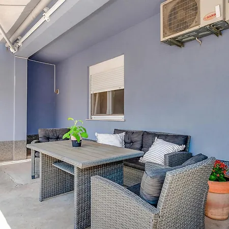 Apartment Awesome In *