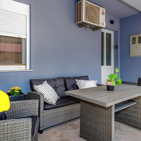 Apartment Awesome In Sibenik